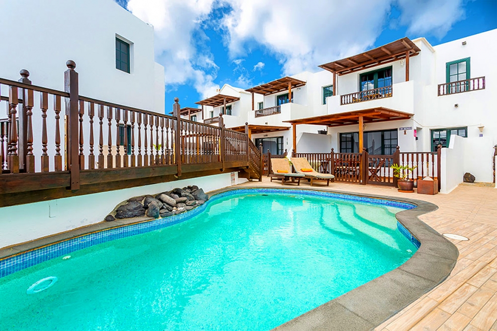 Duplex with communal pool in Punta Mujeres