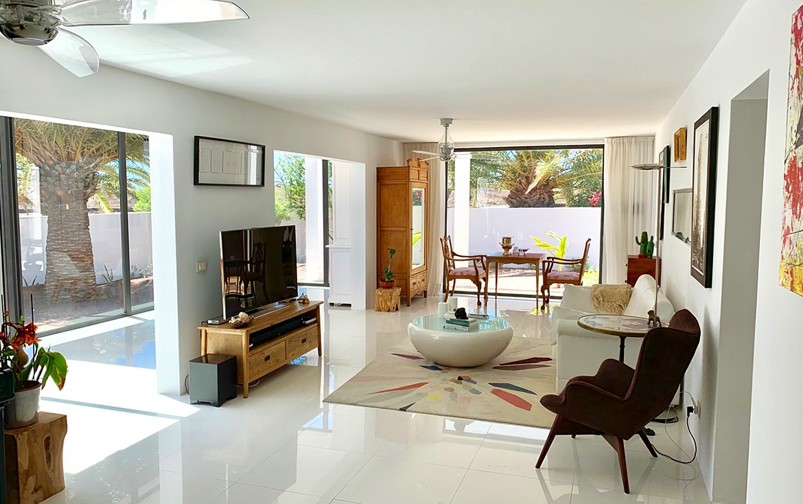 Villa with indoor swimming pool in Costa Teguise