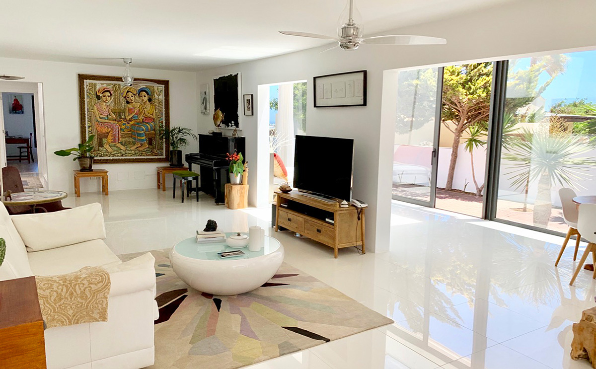 Villa with indoor swimming pool in Costa Teguise